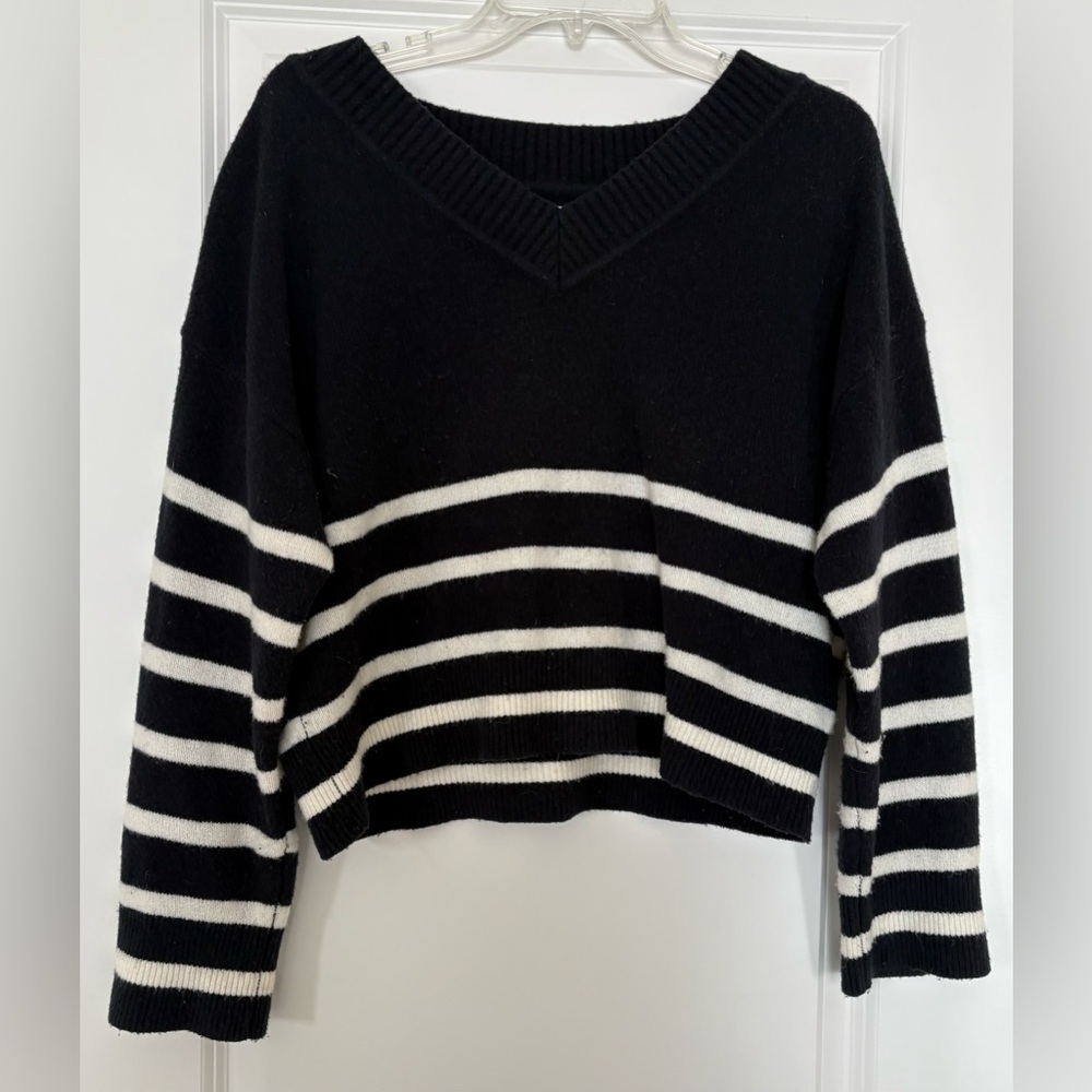 Abercrombie & Fitch Merino Wool-Blend Black & White V-Neck Sweater, Size Medium